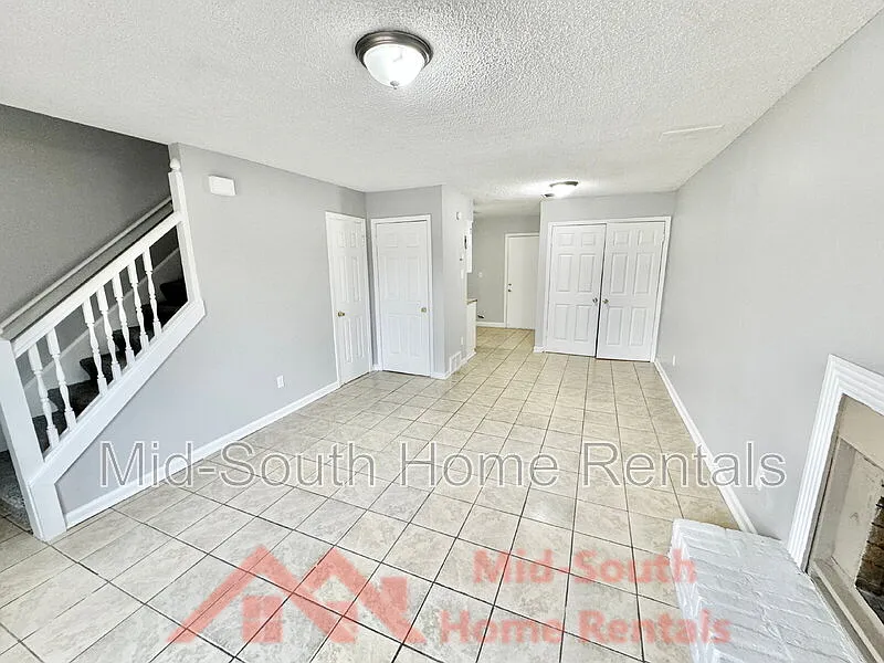 2 bed, 1.5 bath, $825 — Photo 4