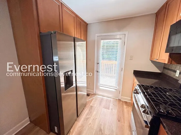3 bed, 2.5 bath, 1652 sqft, $2,445 — Photo 3
