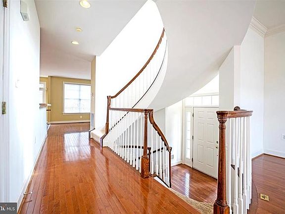 4th image of 138 Herndon Mill Cir