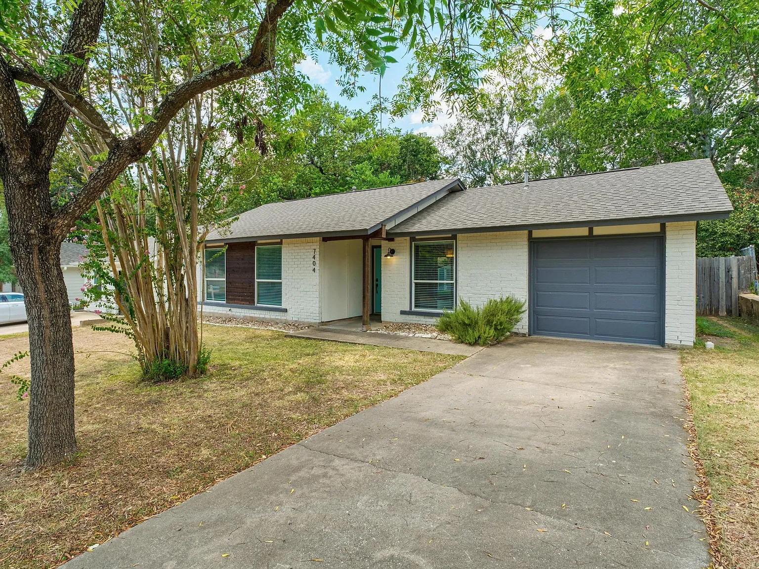 3 bed, 2.0 bath, 1027 sqft, $2,950 — Photo 3
