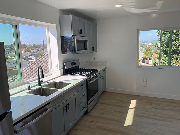 3rd image of 7454 Skyline Dr #7454