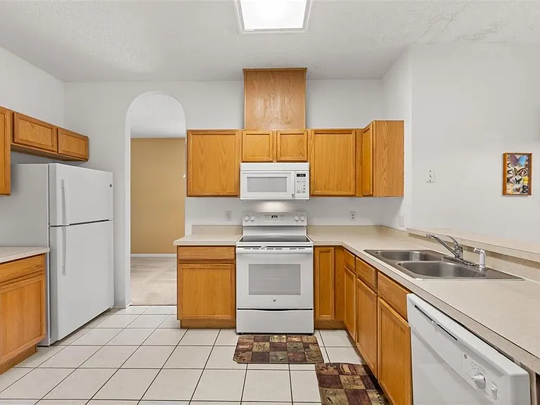 9406 Candice Ct — Photo 13