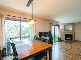 1021 Brookdale Dr, Carpentersville, IL 60110