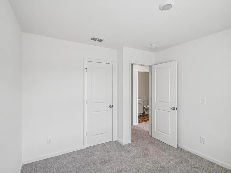 136 Saginaw Ct — Photo 15