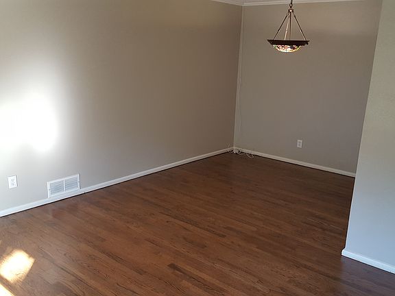 3rd image of 7141 Robinhood Ln