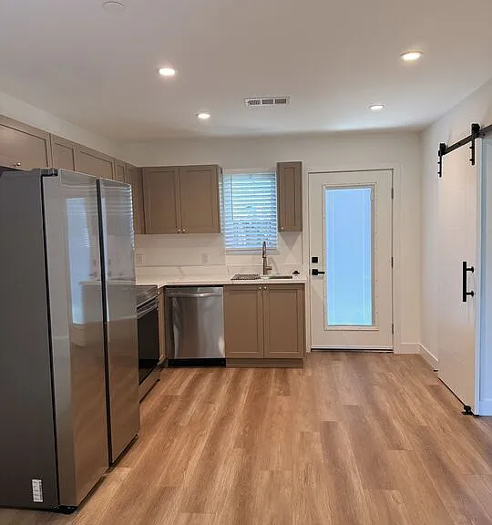 6626 1/2 Woodlake Ave — Photo 1