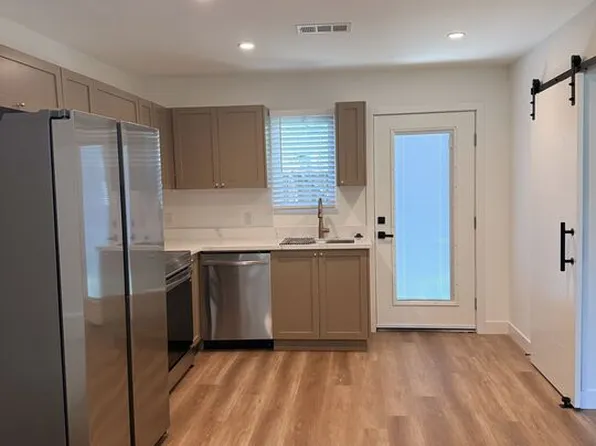 6626 1/2 Woodlake Ave, West Hills, CA 91307