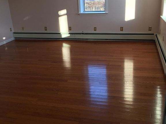 4th image of 87 Sumner Ave #1FL