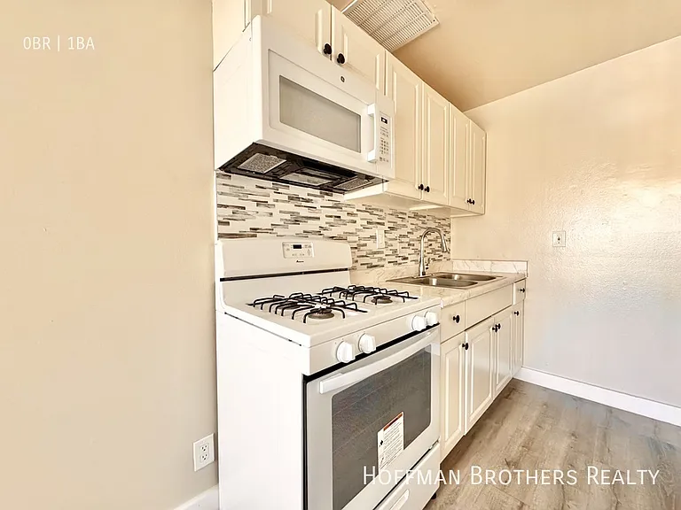 2505 S Denison Ave #7 — Photo 2