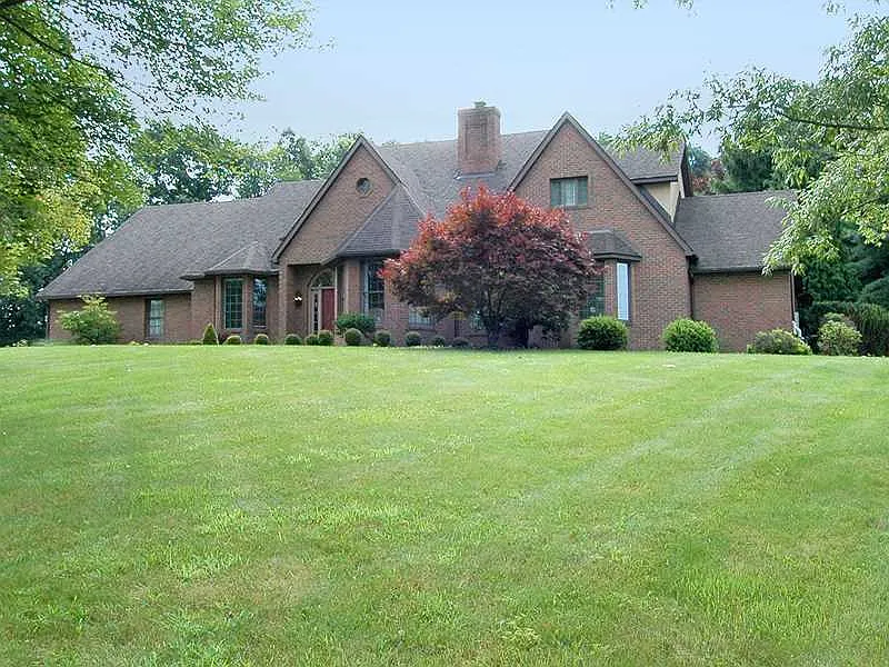 136 Wildwood Dr photo 1