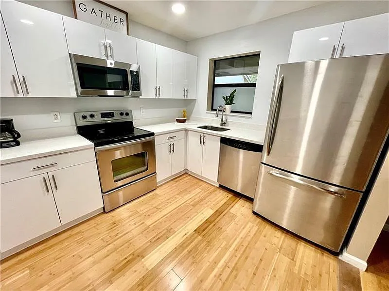 2 bed, 2.0 bath, 955 sqft, $2,100 — Photo 2