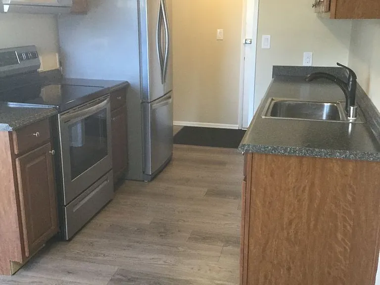 924 Shorewood Dr #B17 — Photo 5