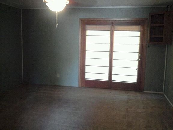 3rd image of 619 Sides Cir