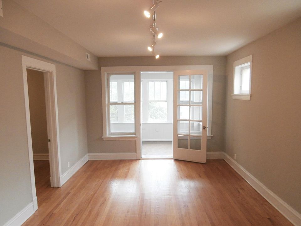Living room/Sunroom