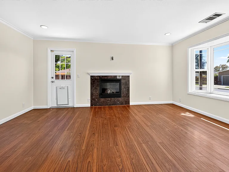 488 Jensen St — Photo 12