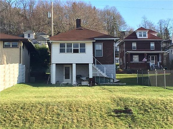 3rd image of 1116 Center Ave