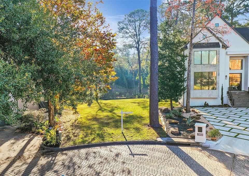 1st image of 506 Woodbend Ln