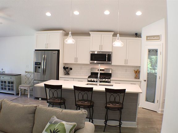 4th image of 409 Twin Lakes Dr