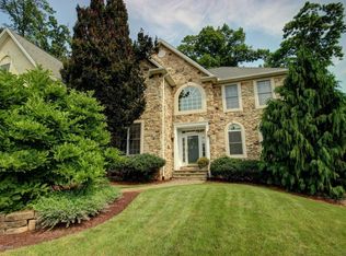 1617 Knollwood Rd, Bethlehem, PA 18015