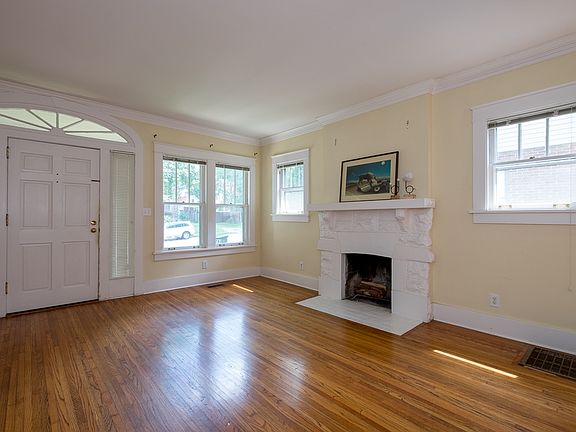 3rd image of 2711 Sunset Pl