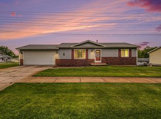 326 Mabel St NW, Comstock Park, MI 49321