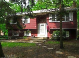 30 Longview Ln S, Hamburg, NJ 07419