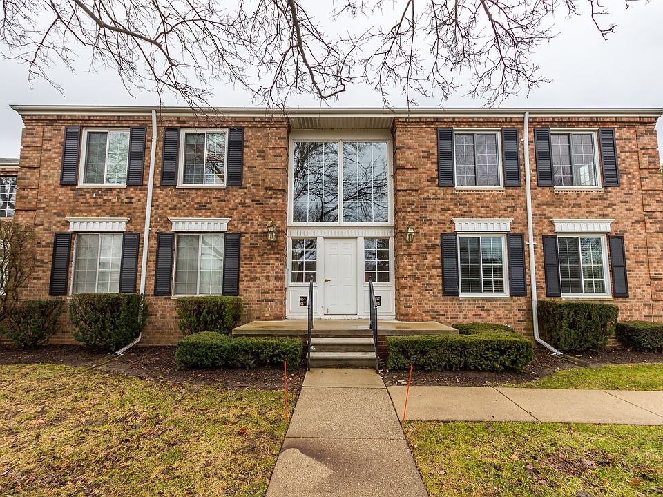 1st image of 665 E Fox Hills Dr