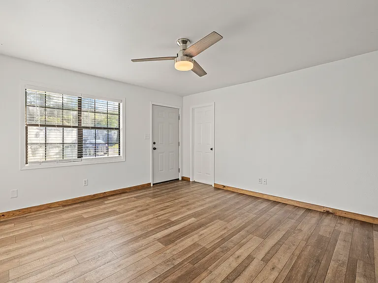 506 Greenbay Ave — Photo 5
