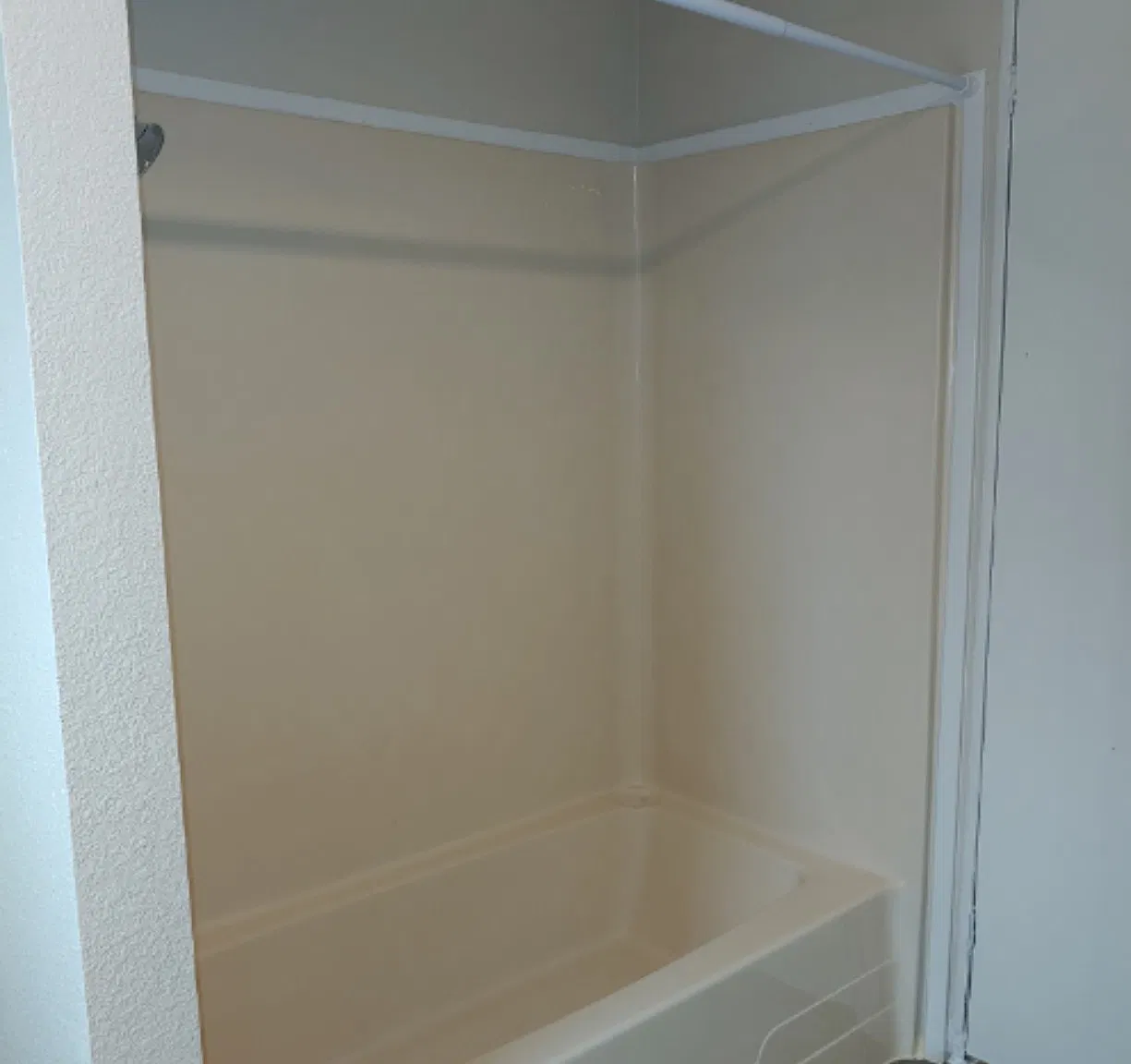 1 bed, 560 sqft, $2,050 — Photo 2