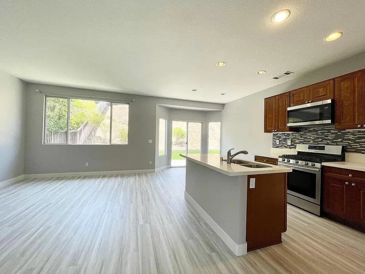 Building Photo - 975 Manteca Dr