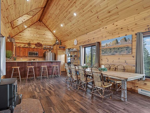 3rd image of 467 Santiam Rd