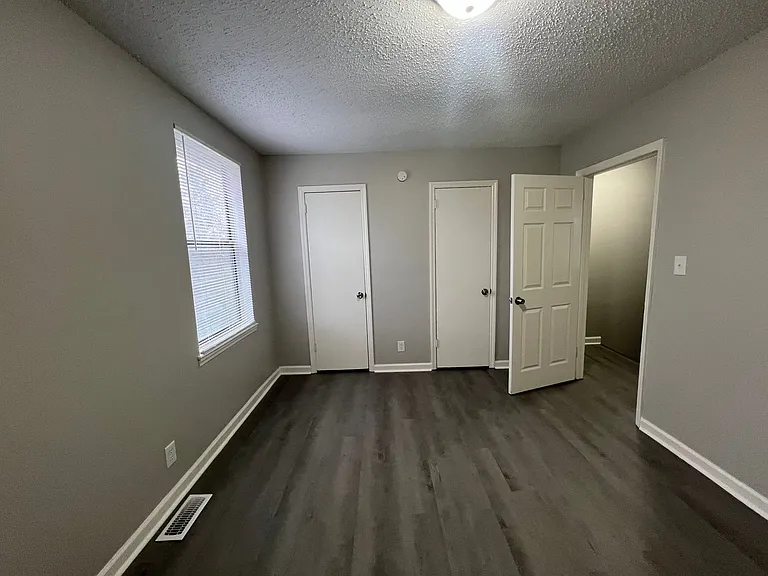226 Greenleaf Cir — Photo 5