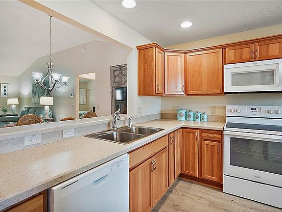 4th image of 866 Vaughn Way