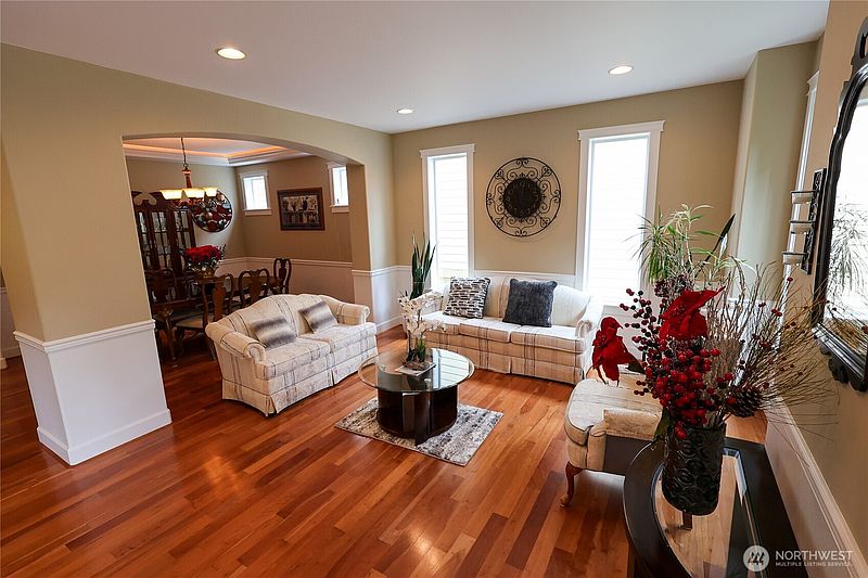 3rd image of 3882 Cameron Drive NE