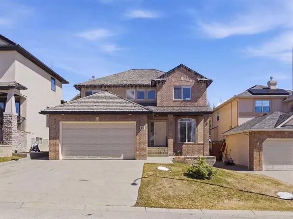 18 S Royal Crest Way NW, Calgary, AB T3G 4M8