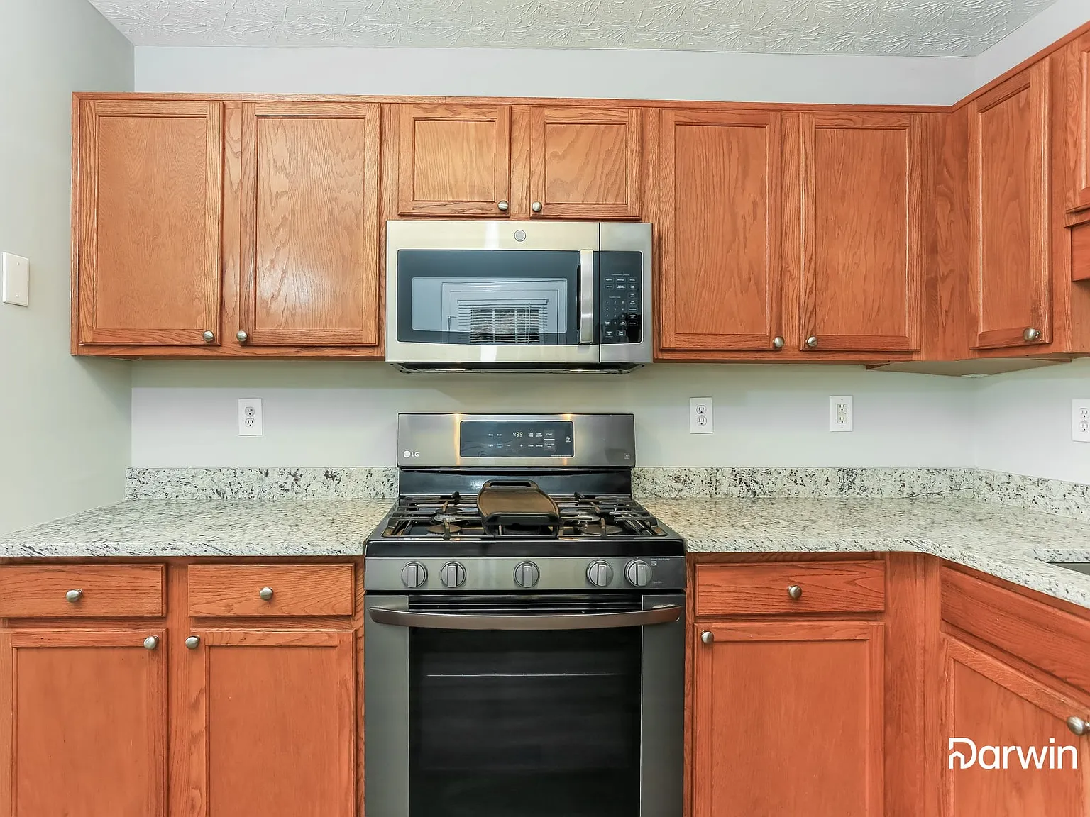 4 bed, 2.5 bath, 1891 sqft, $1,900 — Photo 4
