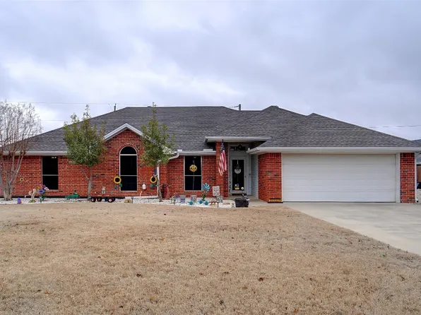 318 Edgewood St, Krum, TX 76249