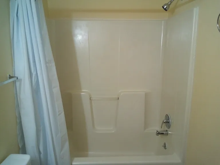 New Eastlawn Apartments — Photo 13