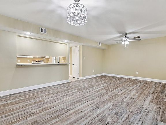 5th image of 2784 Mount Laurel Dr