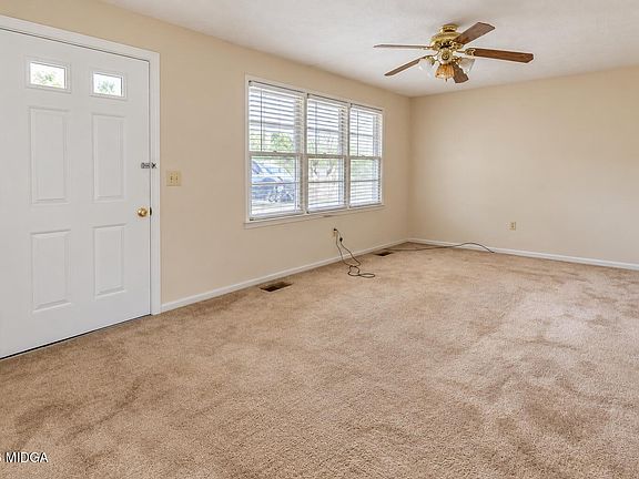 5th image of 4401 Crystal Lake Dr