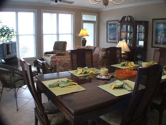 DR Open to Living Area