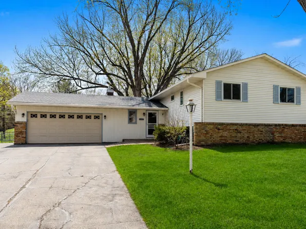 10205 39th Ave N, Plymouth, MN 55441