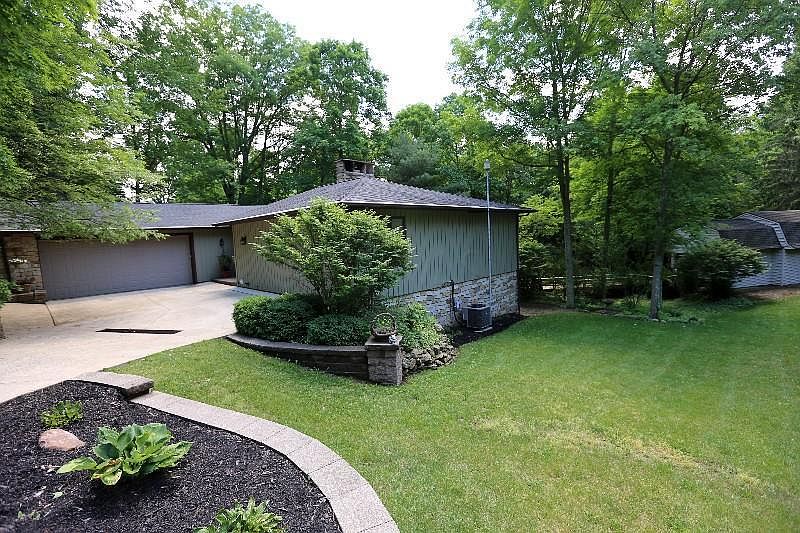 1st image of 34 Valleyridge Ct