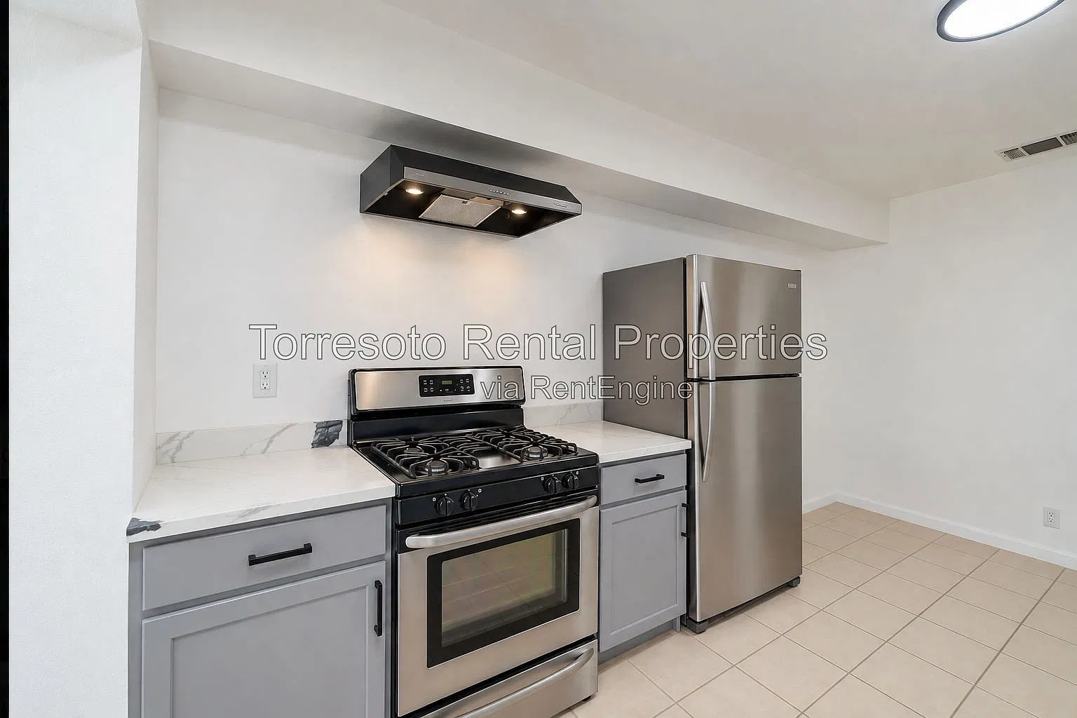3 bed, 1.0 bath, 980 sqft, $1,400 — Photo 2