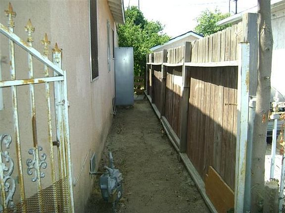 3rd image of 328 E 98th St