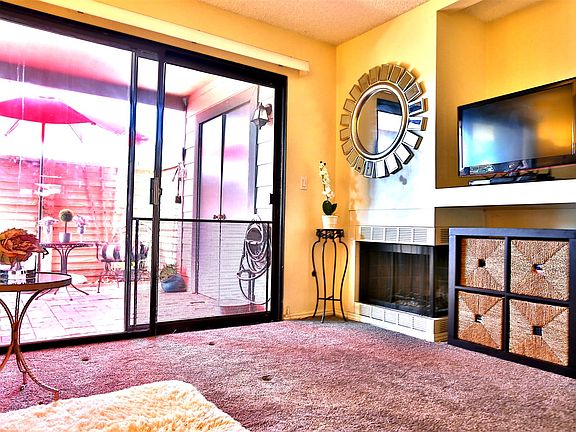 Living room with Fireplace