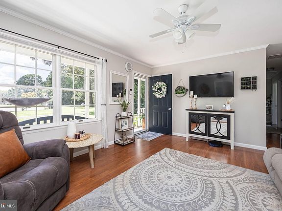 5th image of 205 Thrasher Way