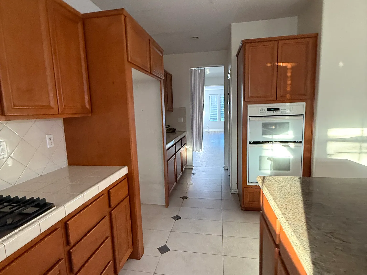 4 bed, 3931 sqft, $4,595 — Photo 3