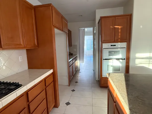 2264 Shanna Carle Dr, Corona, CA 92882