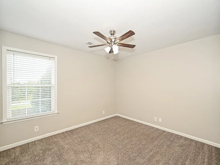 2910 Iona Dr — Photo 13